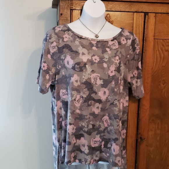 Lane Bryant Tops - Lane Bryant Floral Cammo Tunic Lane Bryant Tops - Lane Bryant Floral Cammo Tunic